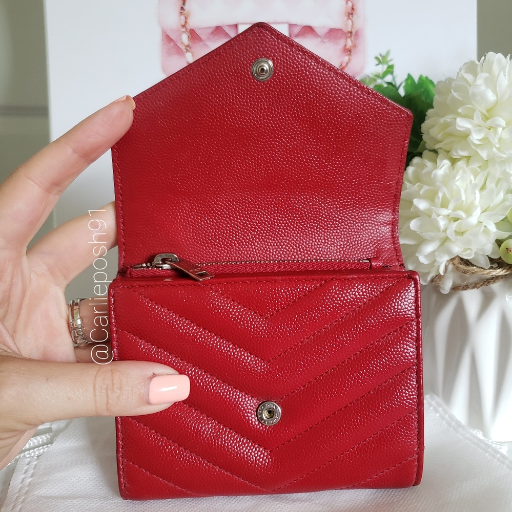 **SOLD** Authentic Pre-owned Yves Saint Laurent Grain De Poudre Compact Wallet - Picture 4 of 16